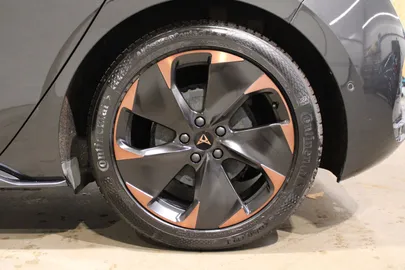 Car image 20