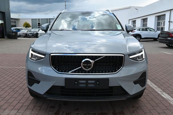 Volvo XC40 B3 Core 120 kW image number 9