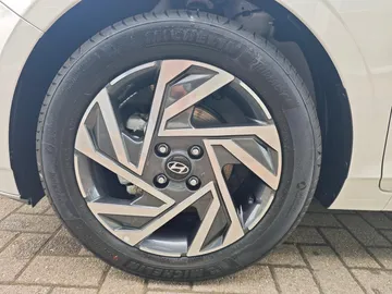Car image 24