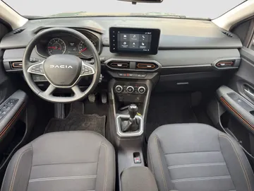 Car image 15