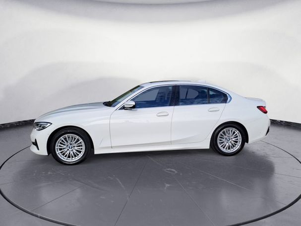 BMW 320i Luxury Line 135 kW image number 4