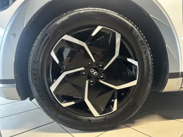 Car image 30