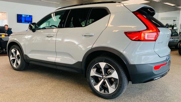 Volvo XC40 B4 Plus Dark 145 kW image number 4