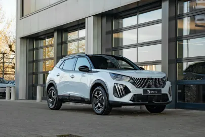 Car image 3