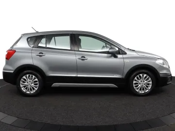 Car image 4