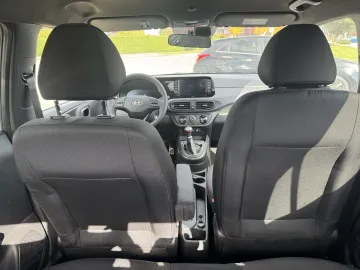 Car image 11