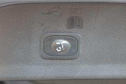 Car image 36