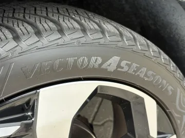 Car image 34