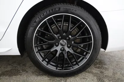 Car image 30