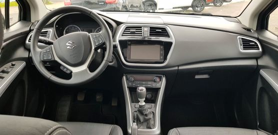 Car image 11