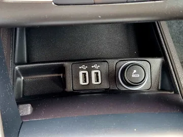 Car image 32