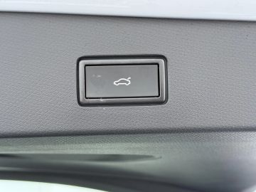 Car image 47