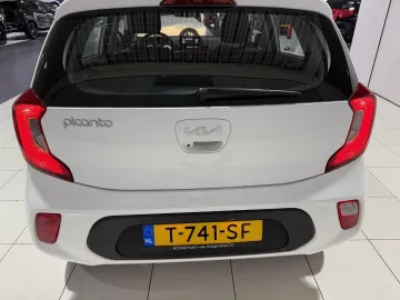 Car image 23