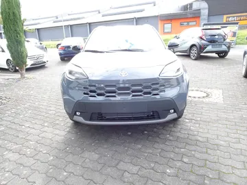 Car image 4