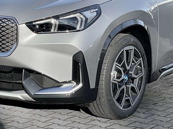 BMW iX1 xDrive30 230 kW image number 4