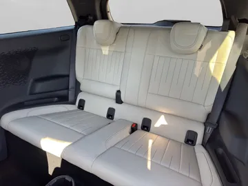 Car image 33