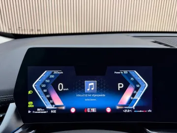 Car image 40