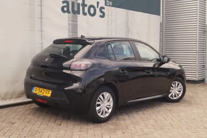 Car image 4