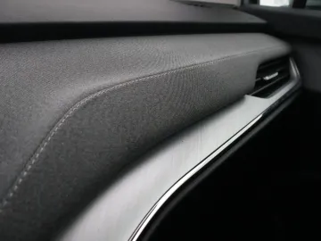 Car image 38