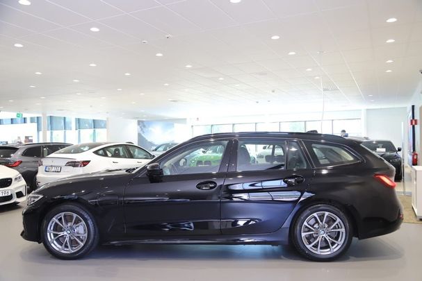 BMW 330 e Touring xDrive 218 kW image number 2