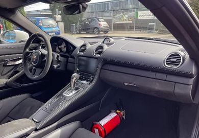 Car image 30