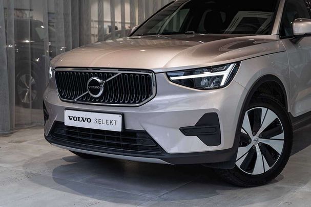 Volvo XC40 B3 Core 120 kW image number 2