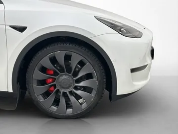Car image 30