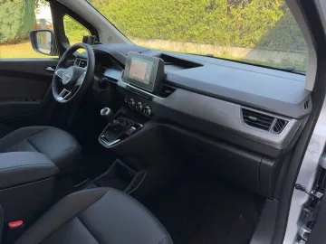 Car image 25