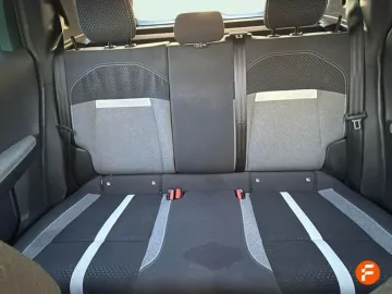Car image 28