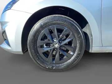 Car image 34