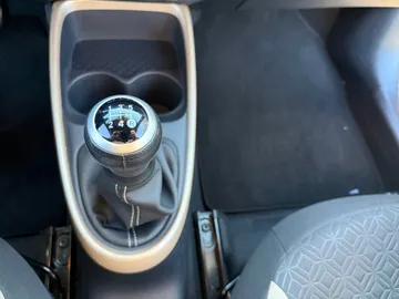 Car image 27