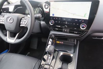 Car image 12