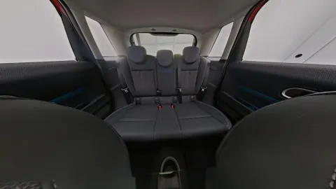 Car image 26
