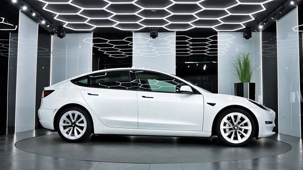 Tesla Model 3 AWD 353 kW image number 12