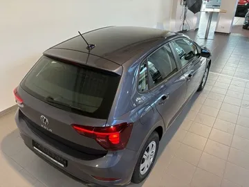 Car image 18