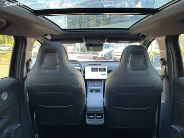 Car image 33