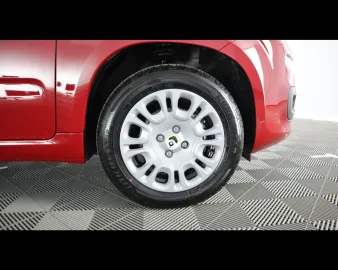 Car image 19