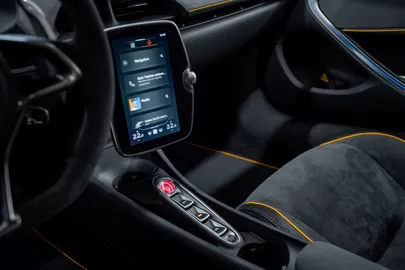 Car image 15