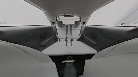 Car image 26