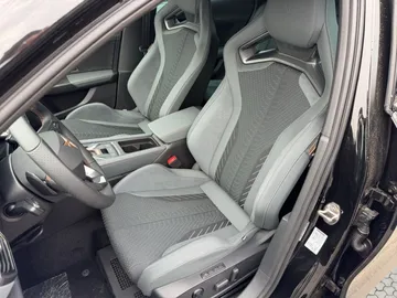 Car image 32