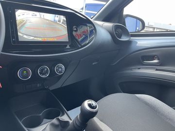 Car image 15