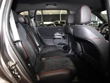 Car image 28
