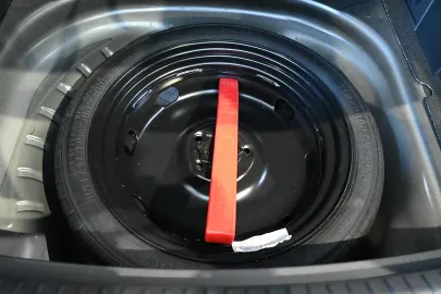 Car image 28