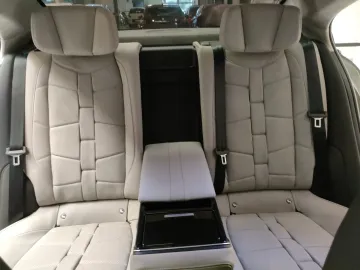 Car image 29