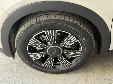 Car image 24