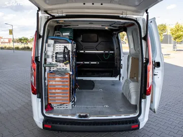 Car image 30