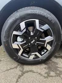 Car image 32