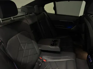 Car image 40