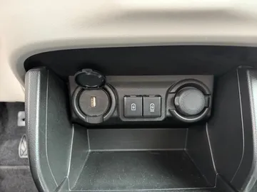 Car image 34