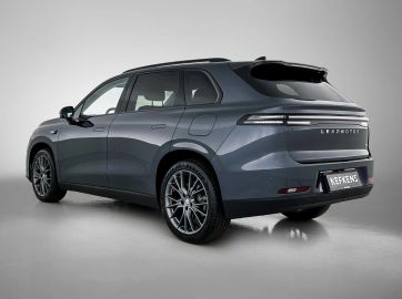 Car image 4